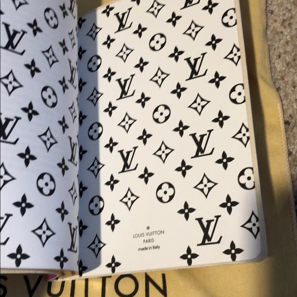 Louis Vuitton Gustave Giant Monogram Notebook - Picture 5 of 6